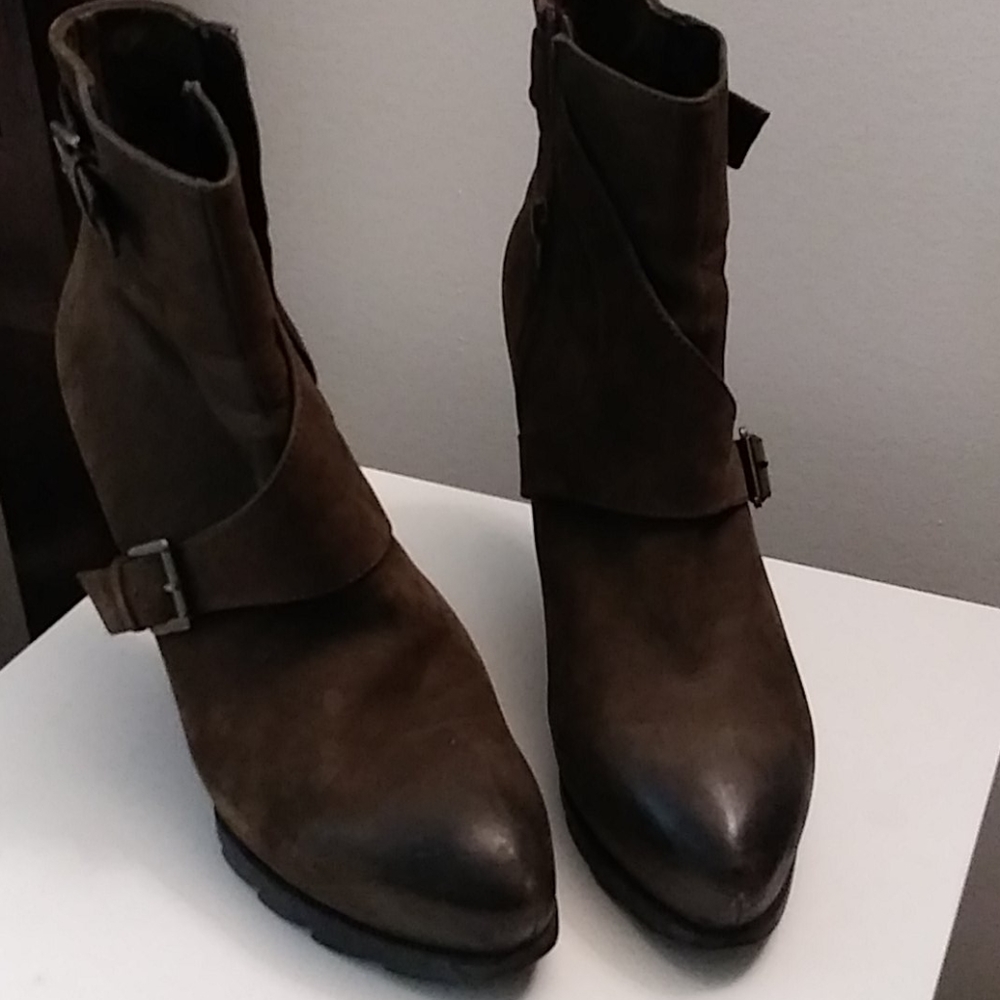 Shoes - Picture 3 of 12